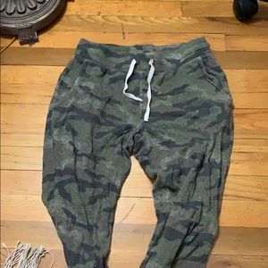 camo american eagle sweatpants